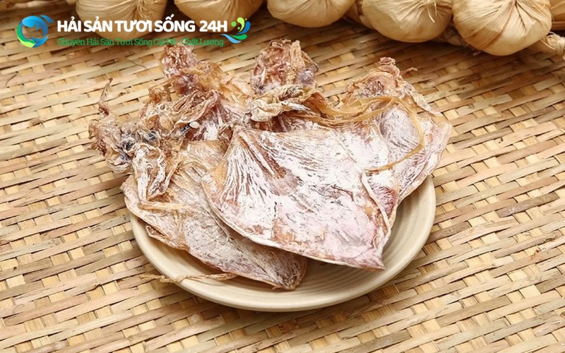 Mực khô câu size từ 7 - 8 - 9 con/1kg túi 500g 2 Đặc điểm nhận dạng Mực khô câu size lớn (7-9 con/kg)