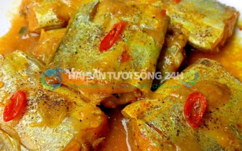 Cá Hố kho nghệ (hoặc kho tiêu, kho dưa)
