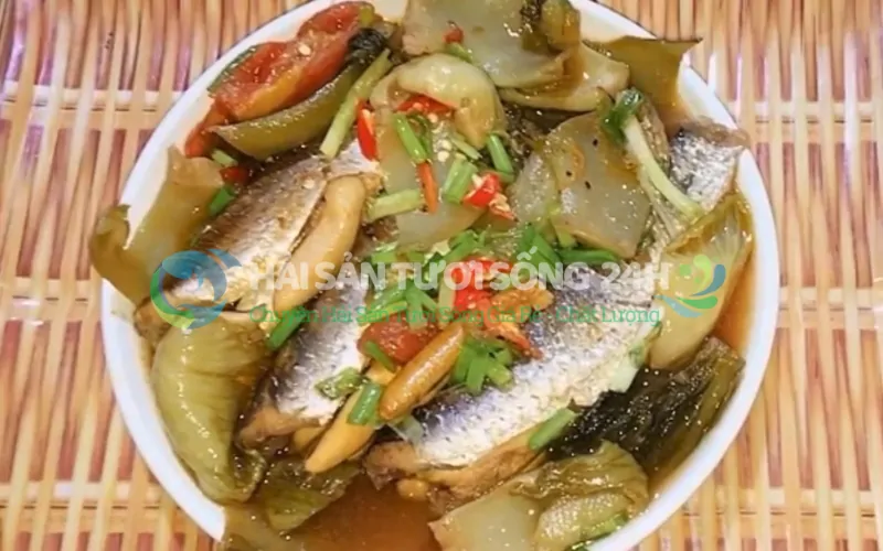 Cá Mòi kho dưa chua (hoặc kho rục)