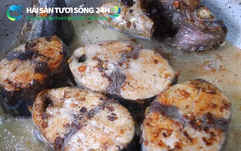 Áp chảo định hình lát cá