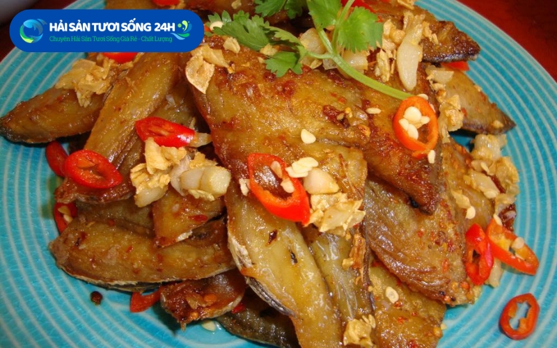 Cá đù một nắng chiên giòn rụm