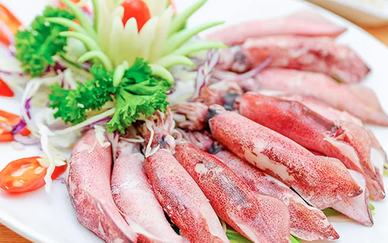 Bỏ túi các cách hấp Mực ống thơm ngon dễ làm tại nhà 4 Mực ống hấp hành gừng