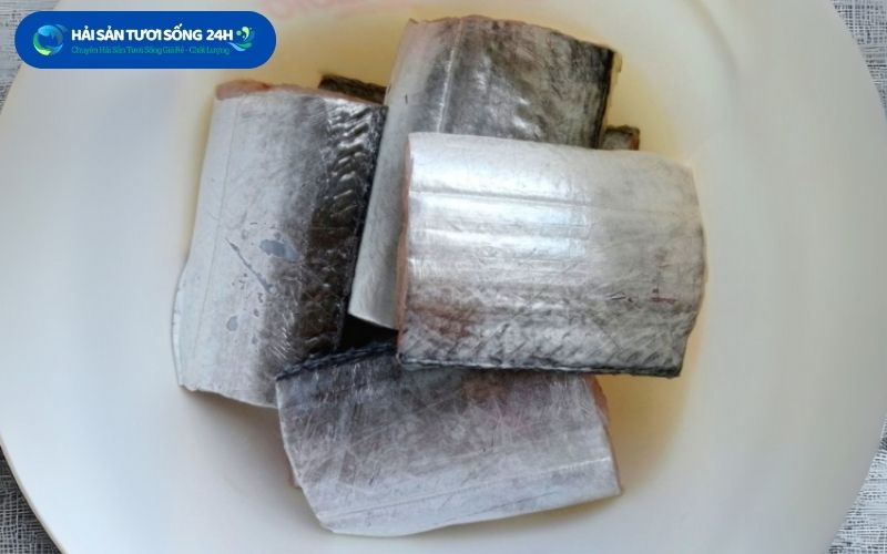 Cách làm Cá Hố chiên mắm tỏi giòn rụm thơm ngon tại nhà 4 Sơ chế cá Hố