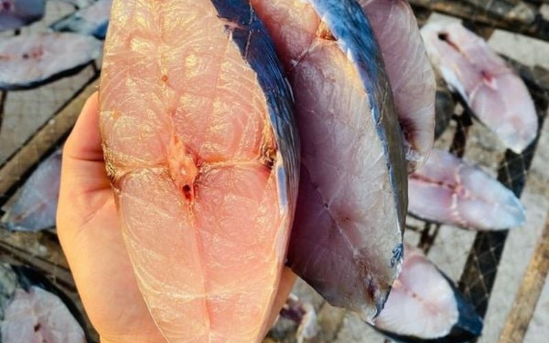 Cá thu 1 nắng bao nhiêu 1kg? Cập nhật giá mới nhất 2026 5 Mẹo chọn cá thu 1 nắng ngon