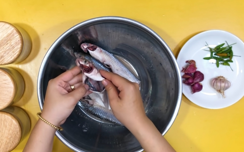 Sơ chế cá đối