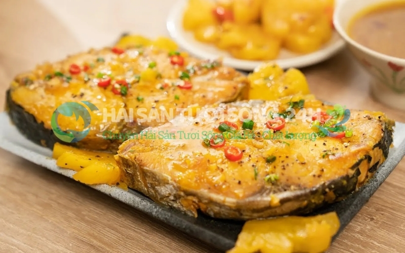 Top 5 cách kho cá Thu đậm đà, thịt săn chắc, không tanh dễ làm tại nhà 5 Cá thu kho nghệ vàng
