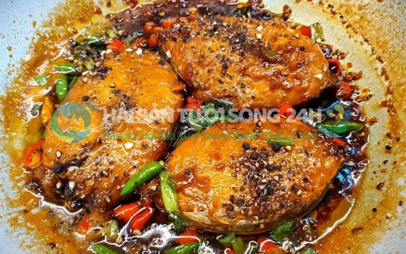 Top 5 cách kho cá Thu đậm đà, thịt săn chắc, không tanh dễ làm tại nhà 4 Cá thu kho tiêu ớt cay đậm vị
